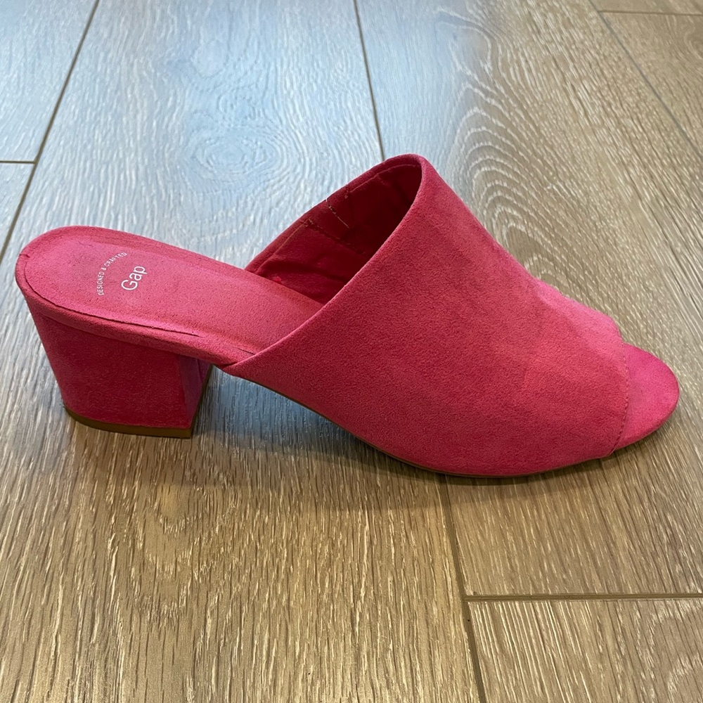 Pink size 9 Gap mules